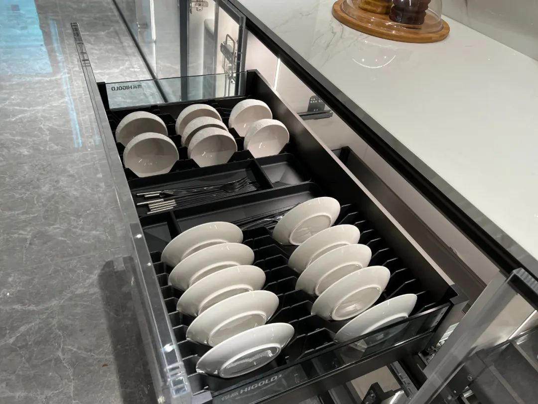 一體化抽屜拉籃，適合碗筷餐具收納